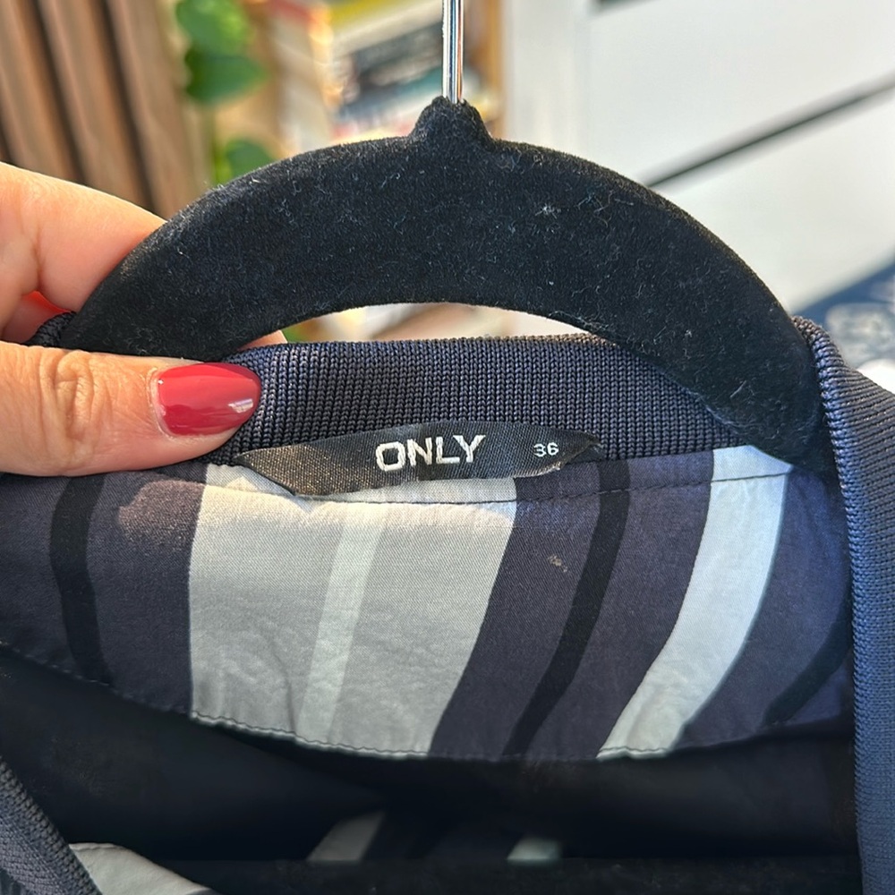 Only bomber jacket - Picture 2 of 2